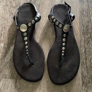 Aerosoles SZ 10 sandal straps w/ silver circles
